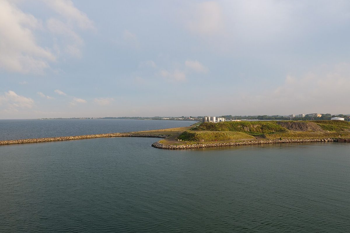 Hafen von Trelleborg – Einfahrt vom Meer aus – Foto: Wikimedia Commons